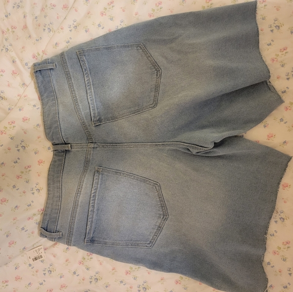 Reitmans Jean Shorts - Picture 4 of 5